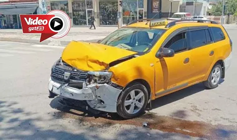 Elazığ’da trafik kazası güvenlik kameralarına yansıdı